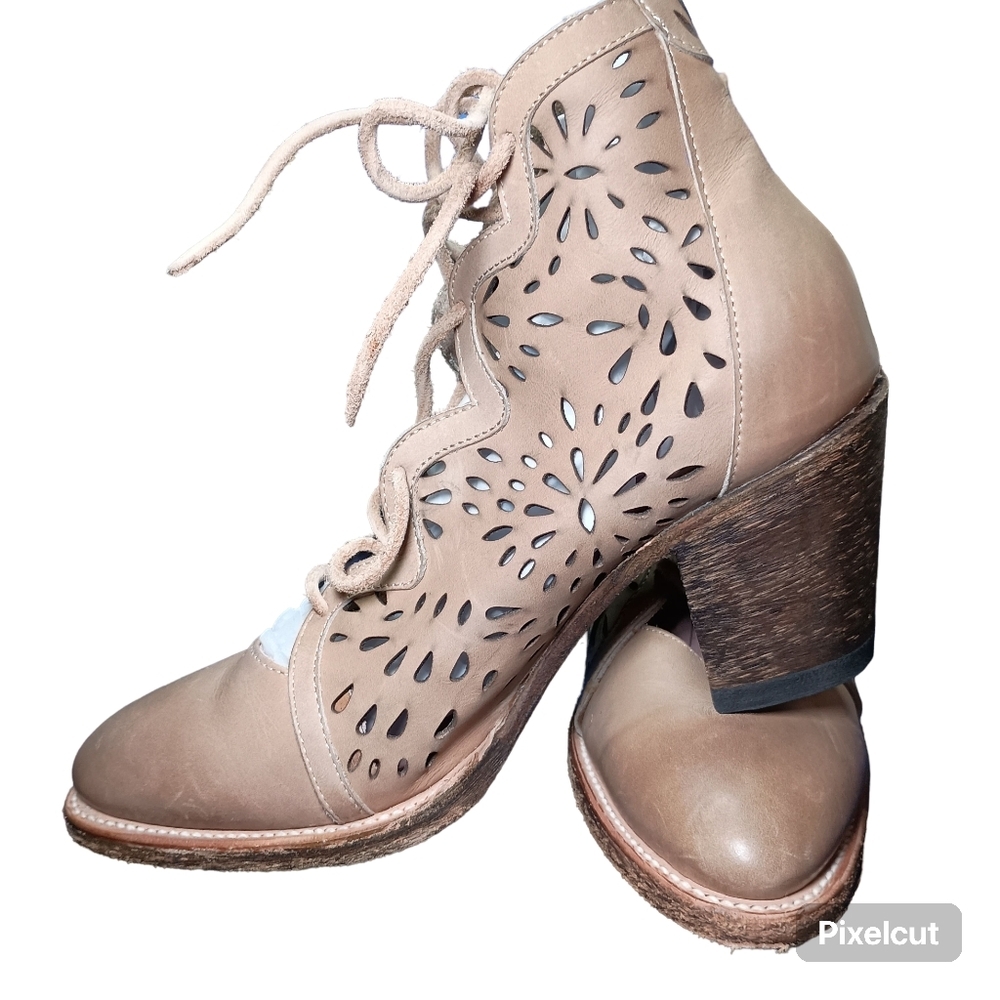 Miss Macie “Waitin On Friday” Laser Cut Leather Booties – Size 10 - Picture 2 of 12